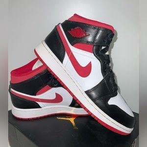 Jordan 1 Mid Black Gym Red